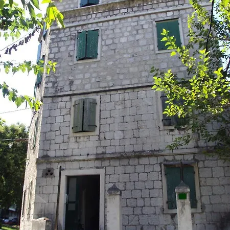 Sretna