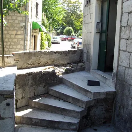 Sretna *